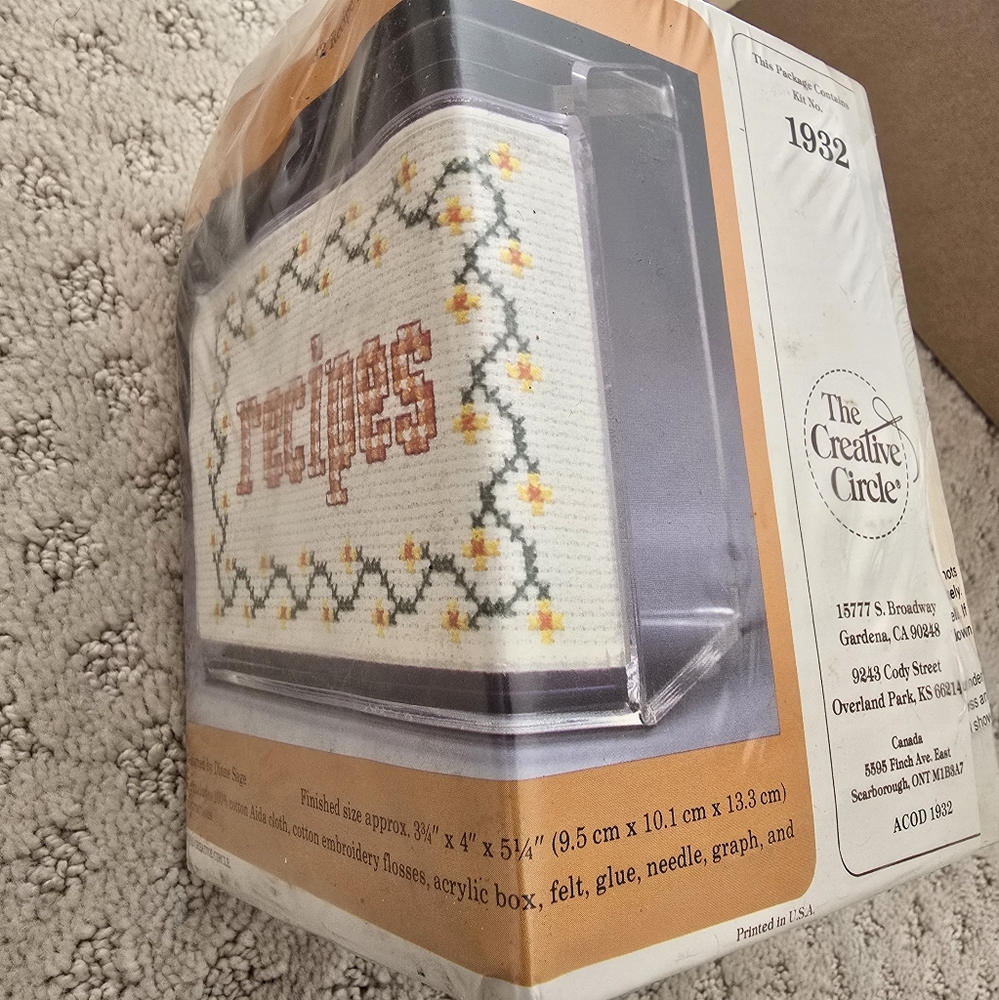 New Sealed 1983 The Creative Circle Diana Sage Kit 1932 Recipe Box Cross Stitch - Picture 4 of 5